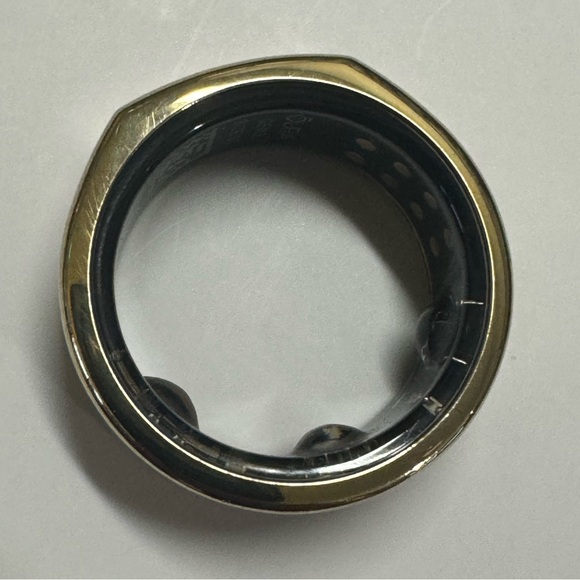Oura Ring Gen 3 Heritage Gold with box and charger! 🔌 - Picture 8 of 13